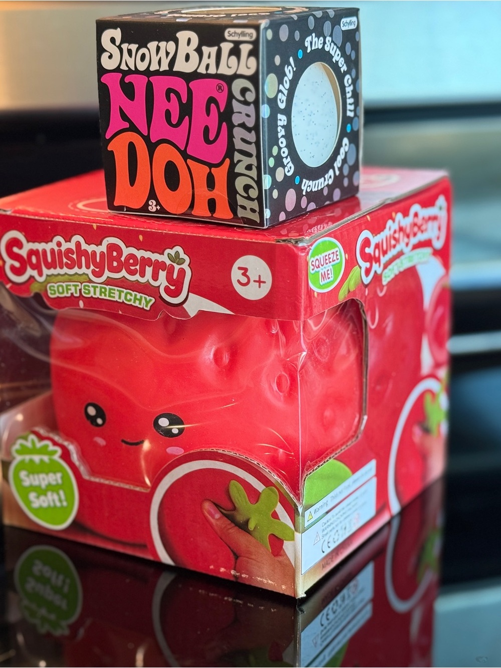 NeeDoh crunchy Snowball + JUMBO Strawberry